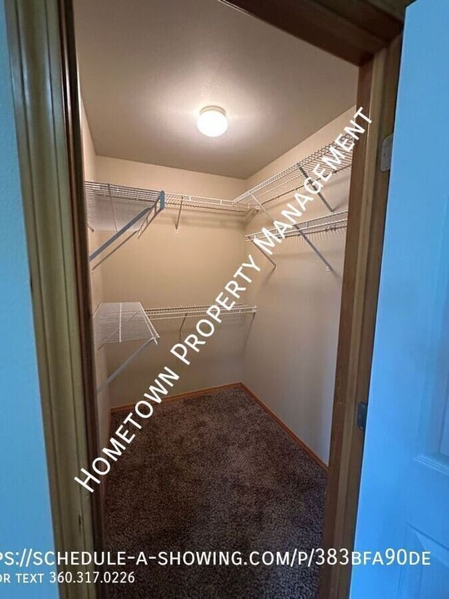Building Photo - 5601 Pasinetti St