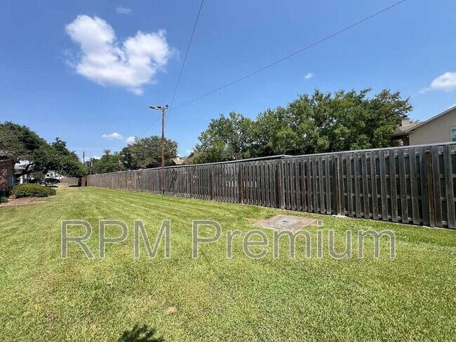 Building Photo - 10438 Jefferson Hwy