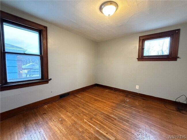 Building Photo - 110 Gerald Ave