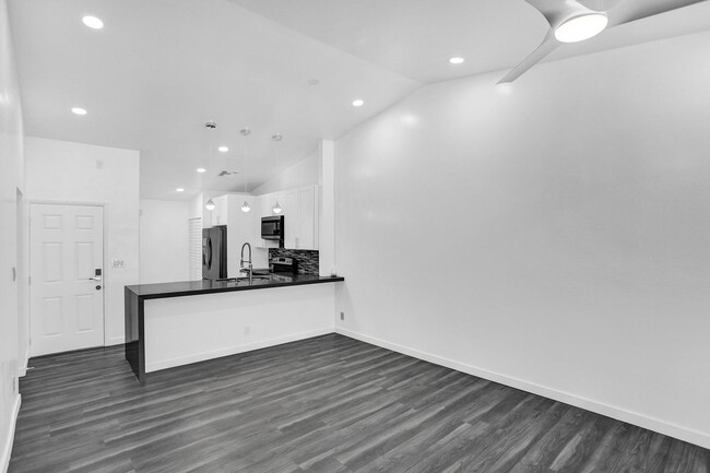 Building Photo - Fully renovated and updated Townhome in th...