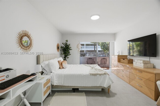 Building Photo - 9227 SW 87th Ave