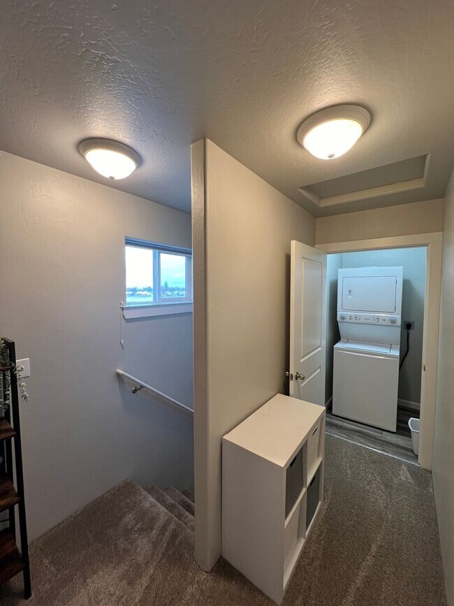 Building Photo - Cozy & Spacious Townhome for Rent