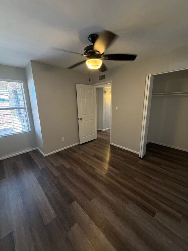 Building Photo - 1431 S Lazona Dr