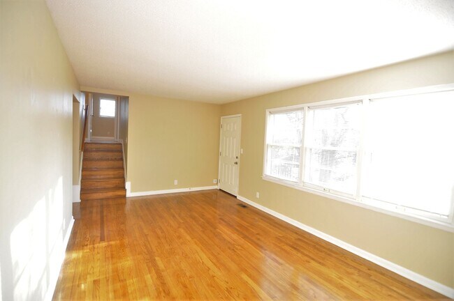 Building Photo - 2221 Euclid Rd NW