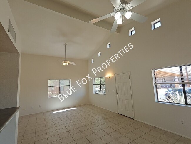 Building Photo - 3318 E Bellevue St