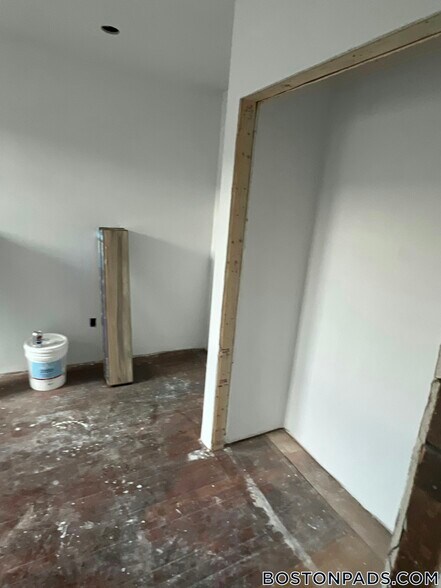 Building Photo - 883 Huntington Ave