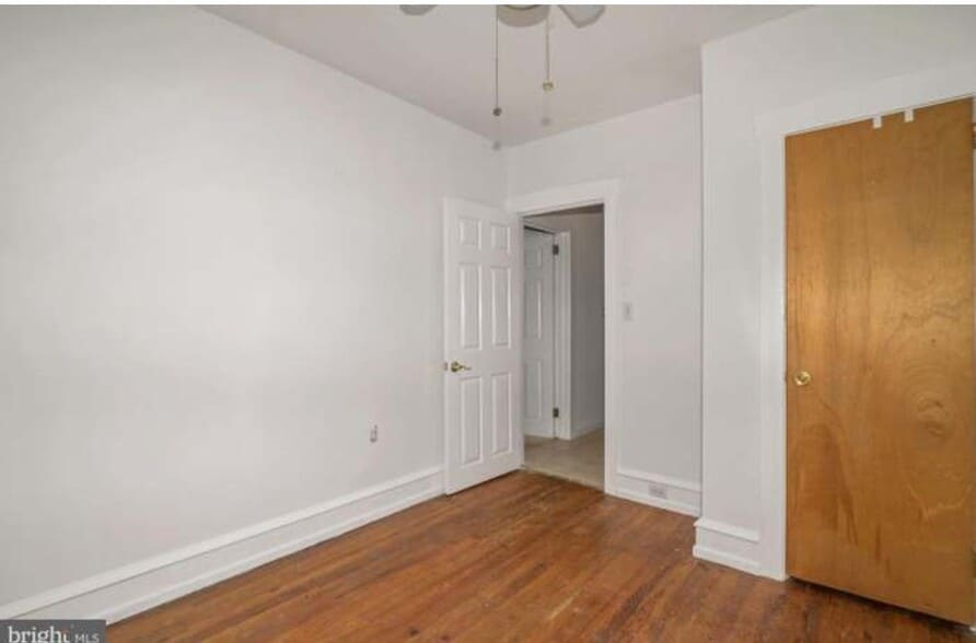 Small Bedroom - 20 E Coulter Ave
