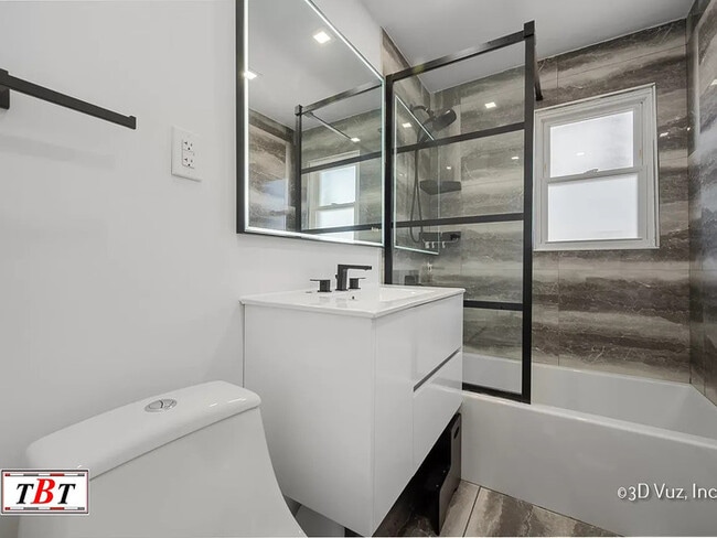 Building Photo - Newly Renovated Beauty in Marine Park.