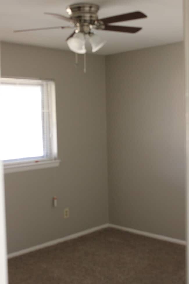 Building Photo - Ready to Move in... Do not miss this house...