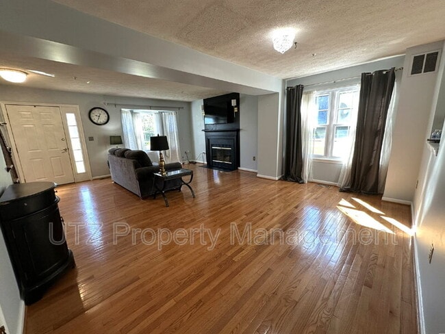 Building Photo - 850 Medinah Cir