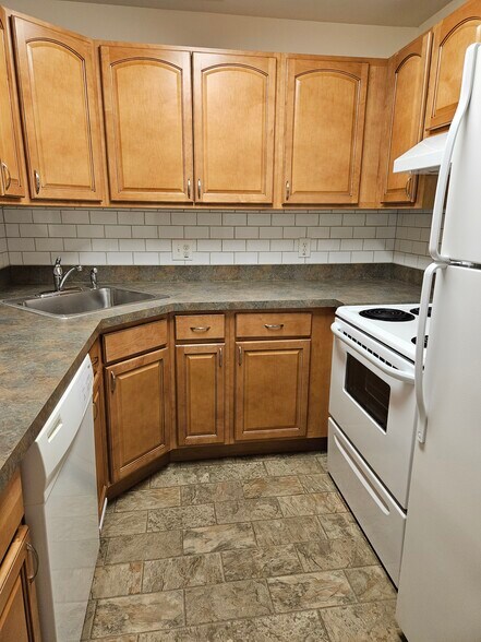 Building Photo - 4711B Dunbarton Rd