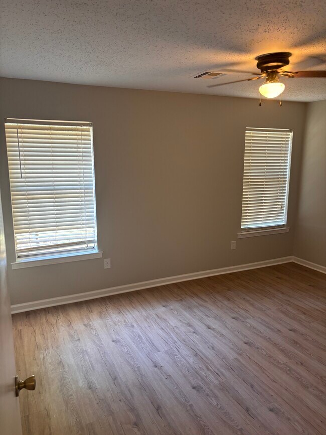 Building Photo - 5773 Belleau Dr