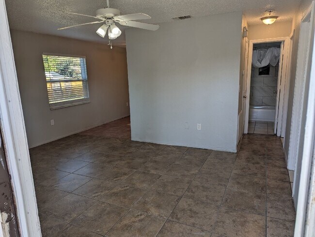 Building Photo - Move in Special half off first months rent - Lovely 3 bed 2 bath duplex