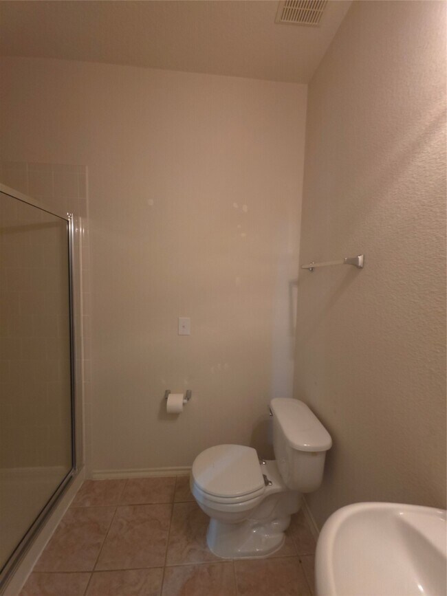 Building Photo - 3027 Providence Oak St