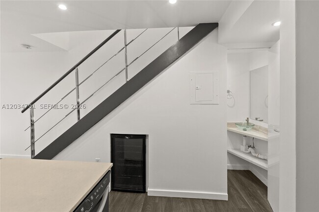 Building Photo - 3130 Bird 3