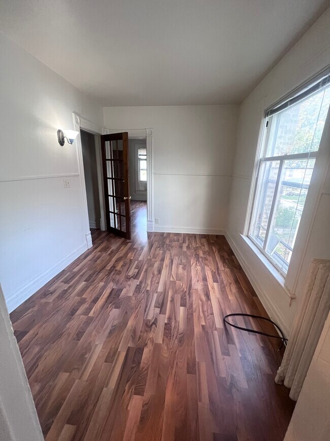 Building Photo - 716 N Walnut St