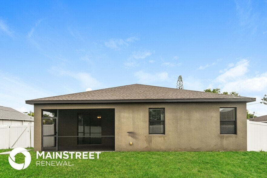 Building Photo - 502 SW 19th Ln