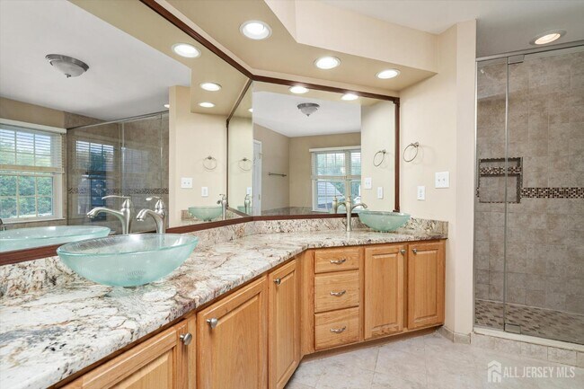 Building Photo - 15 Meadowlark Dr