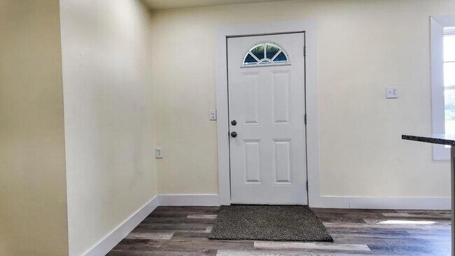 Building Photo - 2913 SW 13th St