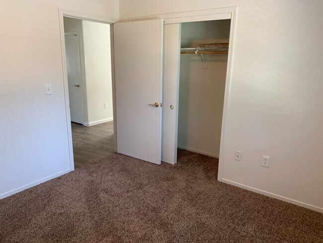 Building Photo - 1905