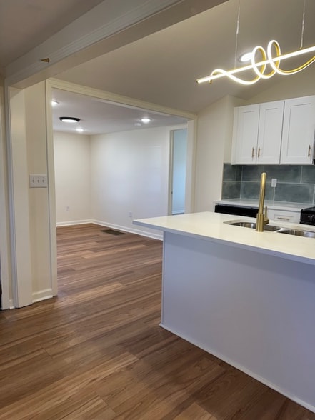 Building Photo - 110 Ridgeway St