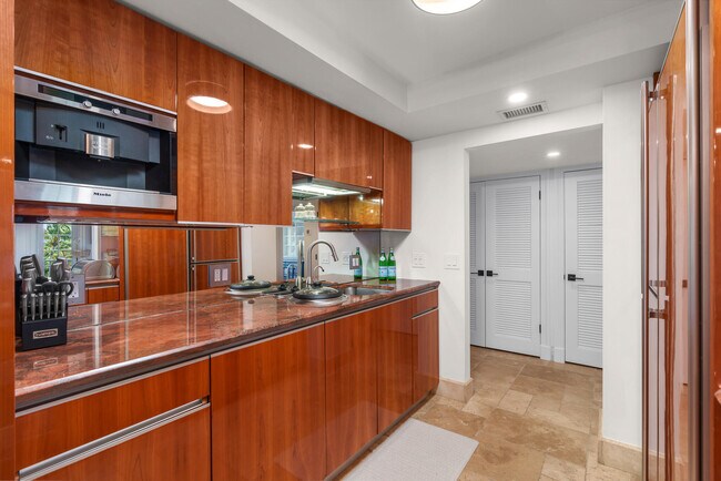 Building Photo - 1111 S Ocean Blvd