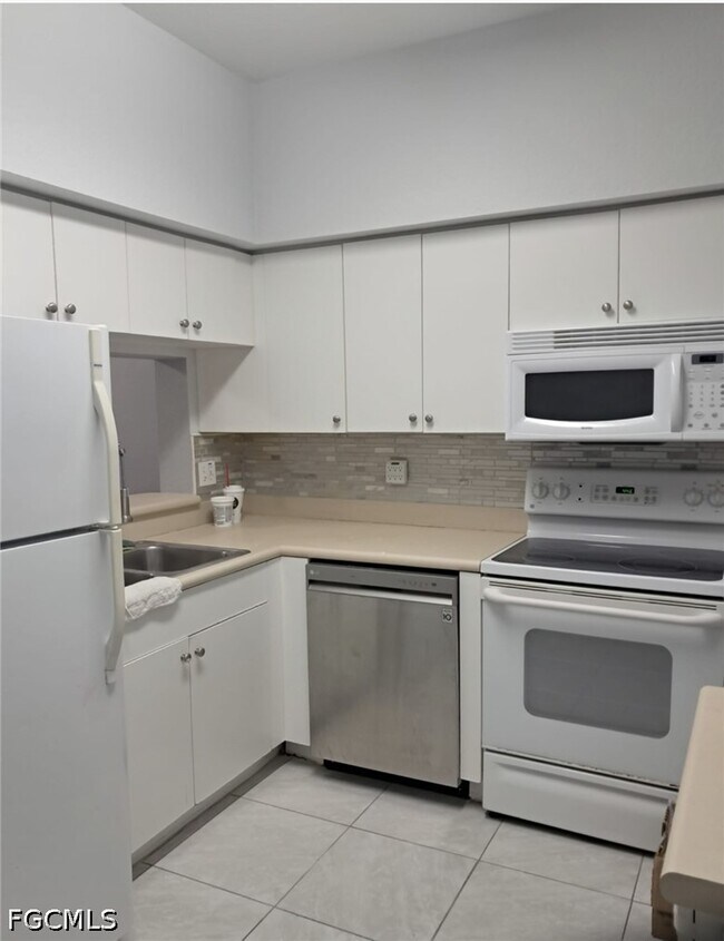 Building Photo - 8358 Bernwood Cove Loop