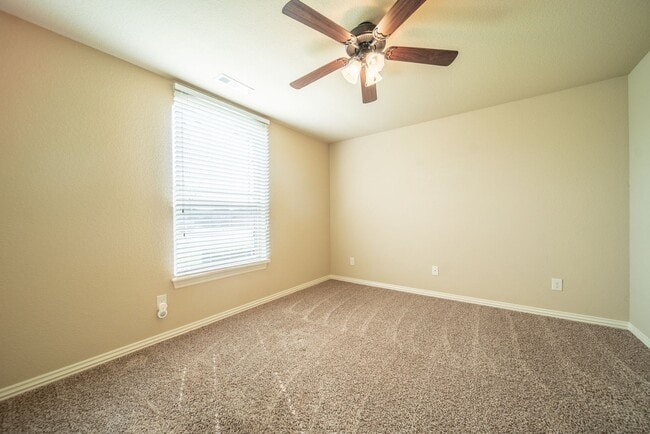 Building Photo - ***704 SW Cabriolet St***