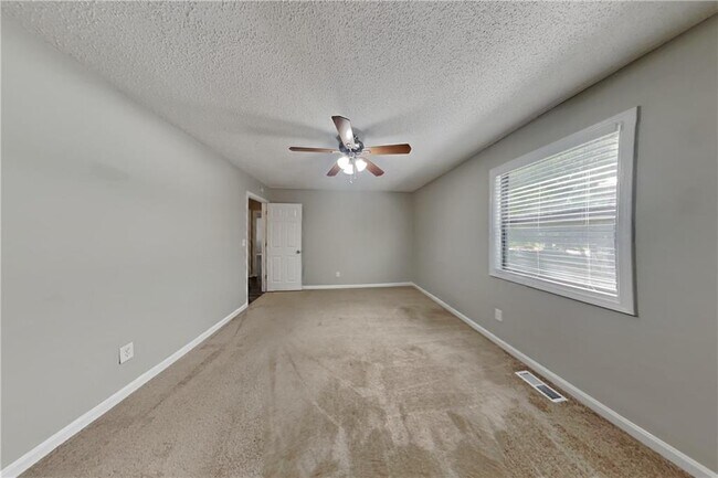 Building Photo - 1702 Hickory Grove Trail NW