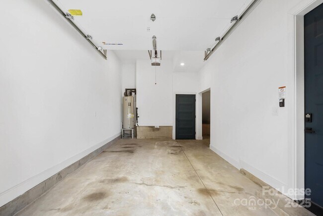 Building Photo - 3301 Spencer St