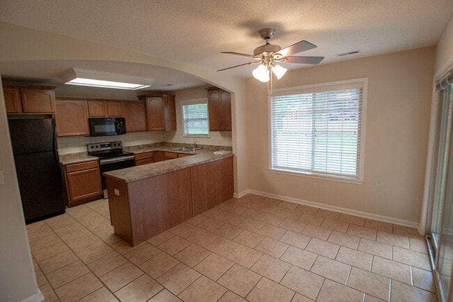 Building Photo - 7002 Madison Creek Dr