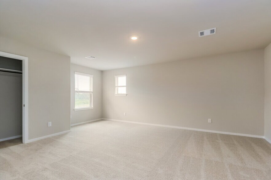 Building Photo - 567 Dalloway St