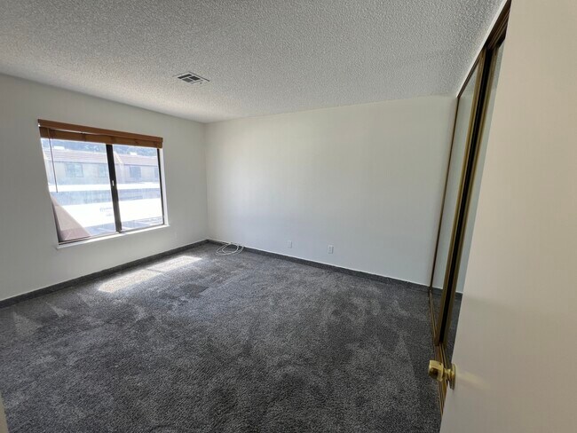 Building Photo - 4576 Kenmare Way