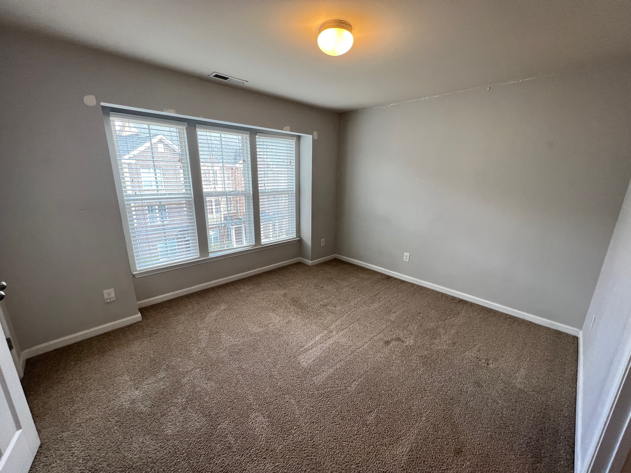 Building Photo - Room in Townhome on Dove Cottage Ln