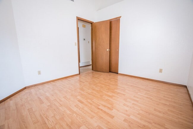 Building Photo - Contemporary home with 3 bedrooms, 2 bath, 2 car garage, A/C, Fenced Yard