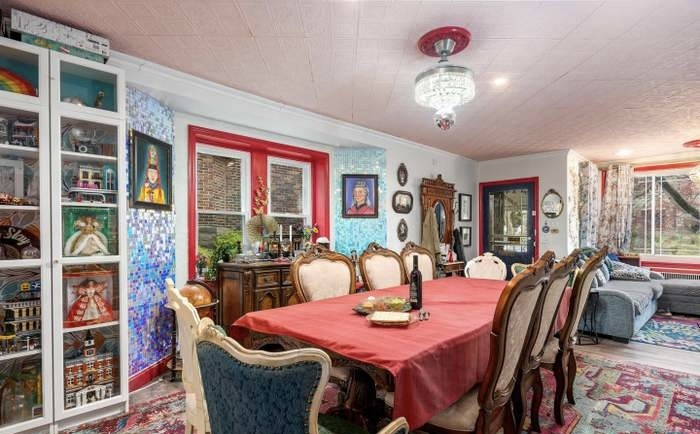 Dining area - 5734 Woodbine Ave