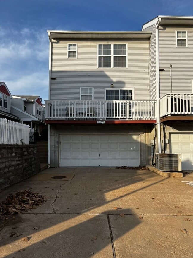 Building Photo - 3 Bedroom, 2.5 Bath Townhouse in Park Hampton