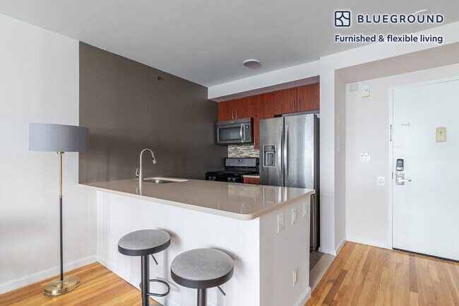 Building Photo - 120 W 21st St