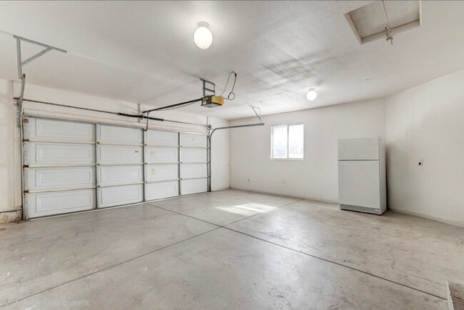 Building Photo - 824 Hampton Rd