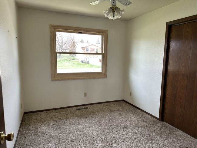 Building Photo - 2427 Mallard Dr