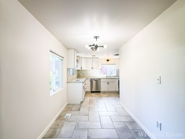 Building Photo - Beautiful newly remodeled 3 bed/2 bath home! Walking distance to Northgate Lightrail!
