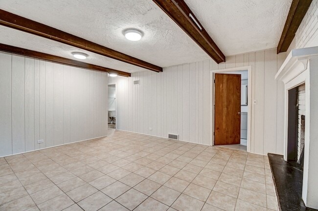 Building Photo - 1326 Meadow Ln