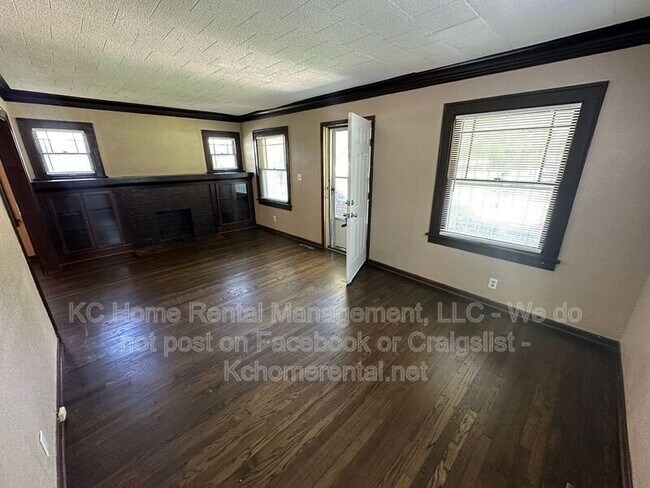 Building Photo - 6838 The Paseo