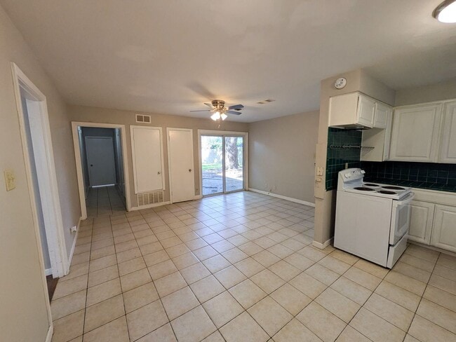 Building Photo - 2109 Coronado Pl