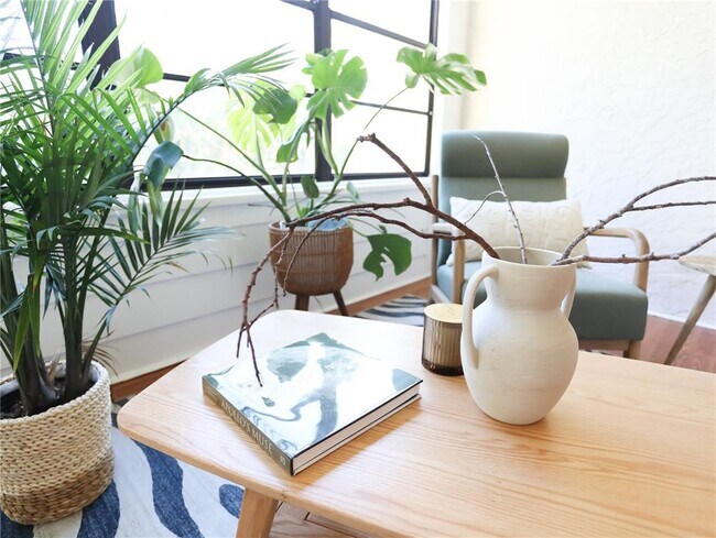 Building Photo - 322 Timber Lake Dr