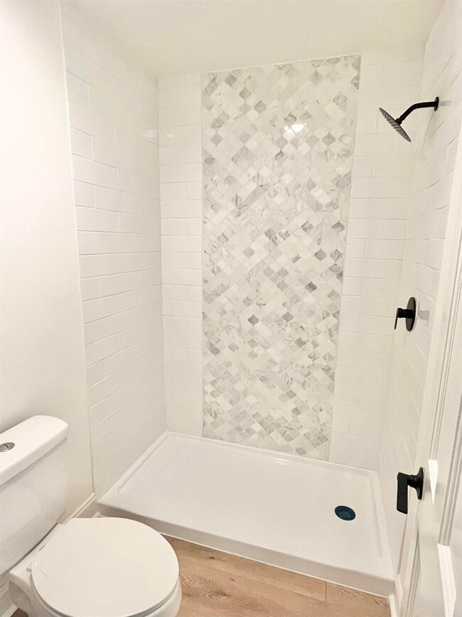 Building Photo - 402 75th Ave N