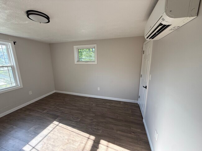 Building Photo - James Apt
