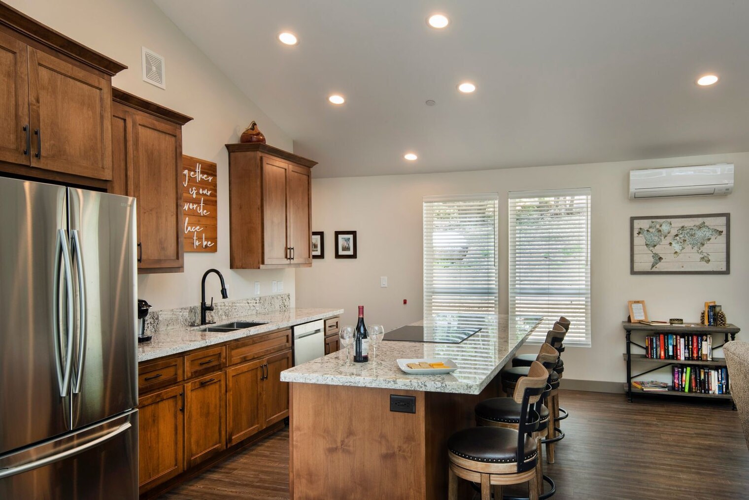 Building Photo - 2643 Mariposa Ave
