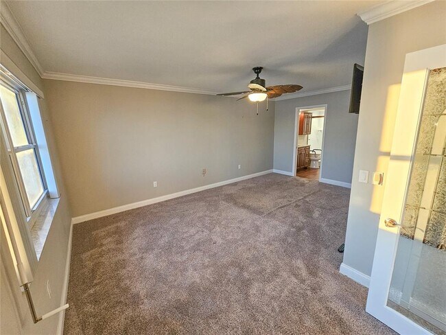 Building Photo - 6020 Shore Blvd S