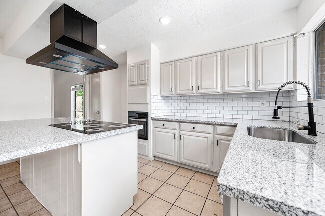 Building Photo - 10230 Trade Winds Dr